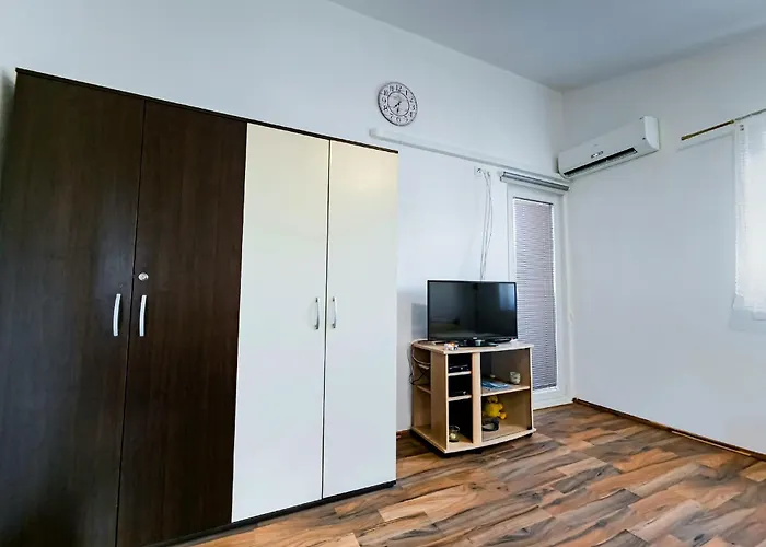 Mani 公寓 特罗吉尔